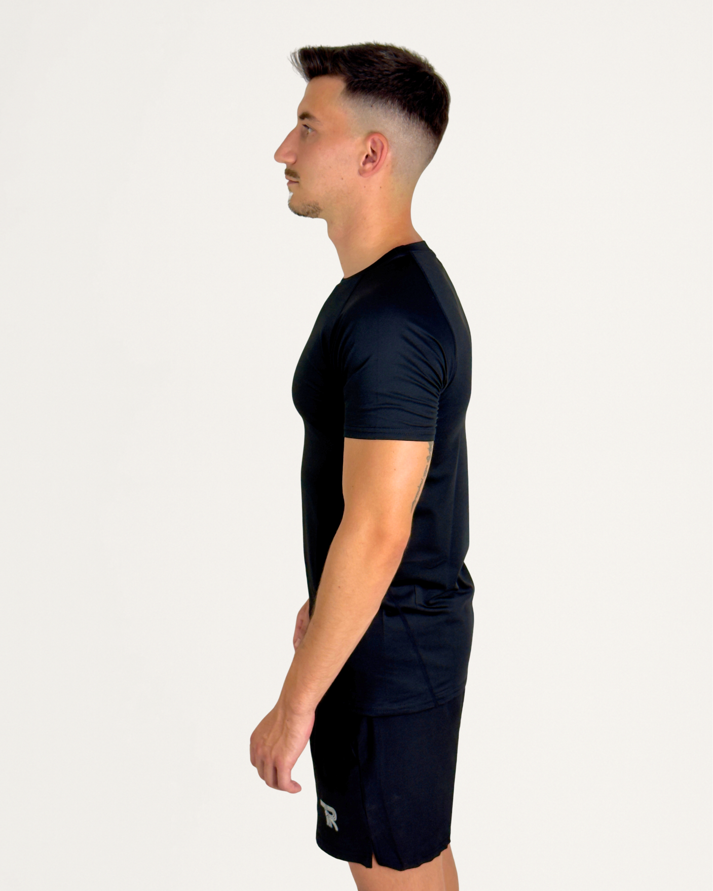 Camiseta de Compresión Deportiva TRIBERFIT – Entrenamiento, Gimnasio y Fútbol (95% Poliéster)
