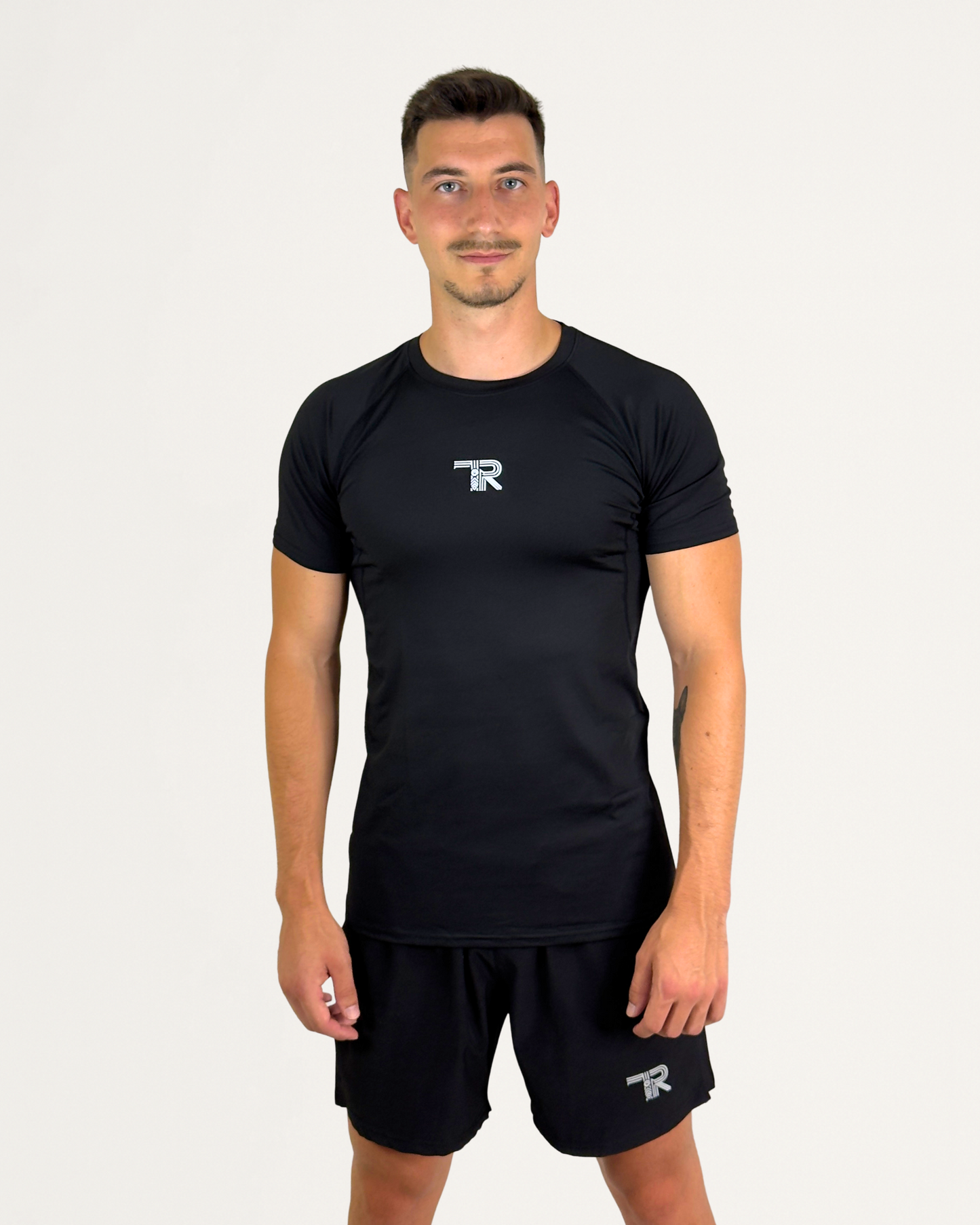 Camiseta de Compresión Deportiva TRIBERFIT – Entrenamiento, Gimnasio y Fútbol (95% Poliéster)
